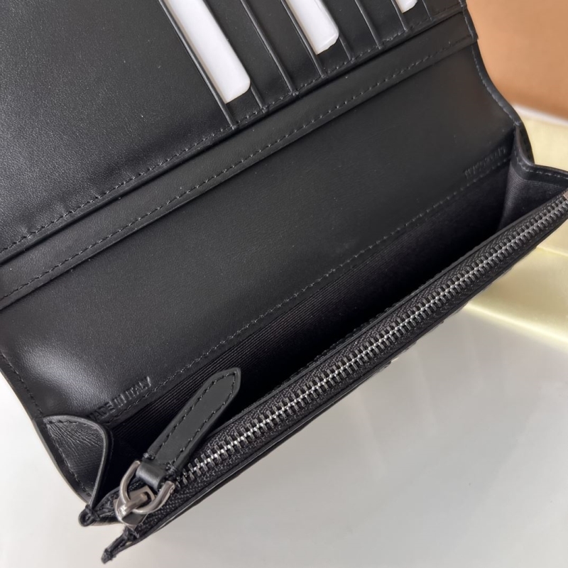 Bv*b*rry wallets